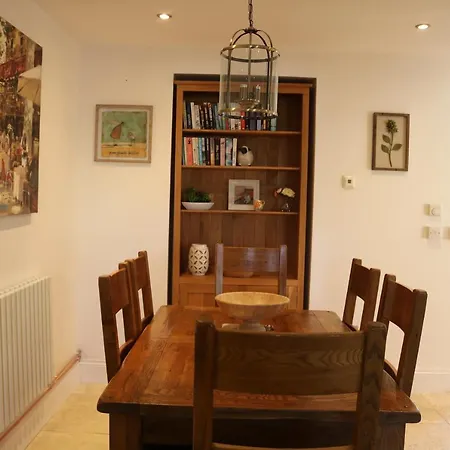 Holiday home Large Cottage, 3 Beds All En-suite, Small Village Location Overlooking Mousehole *