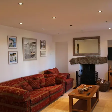 Large Cottage, 3 Beds All En-suite, Small Village Location Overlooking Mousehole Holiday home *