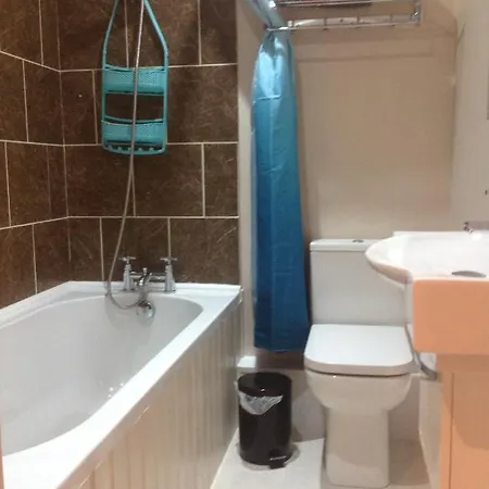 Holiday home Large Cottage, 3 Beds All En-suite, Small Village Location Overlooking Mousehole *