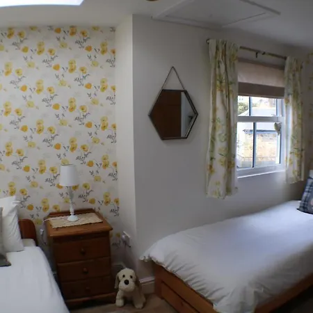 Large Cottage, 3 Beds All En-suite, Small Village Location Overlooking Mousehole Holiday home Penzance
