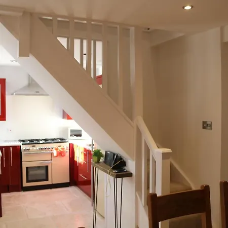 Holiday home Large Cottage, 3 Beds All En-suite, Small Village Location Overlooking Mousehole Penzance