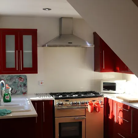 Large Cottage, 3 Beds All En-suite, Small Village Location Overlooking Mousehole Holiday home *