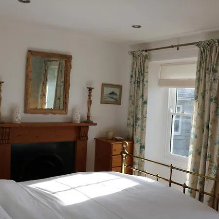 Holiday home Large Cottage, 3 Beds All En-suite, Small Village Location Overlooking Mousehole