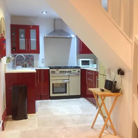 Large Cottage, 3 Beds All En-suite, Small Village Location Overlooking Mousehole *