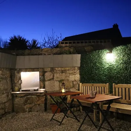 Large Cottage, 3 Beds All En-suite, Small Village Location Overlooking Mousehole Holiday home Penzance